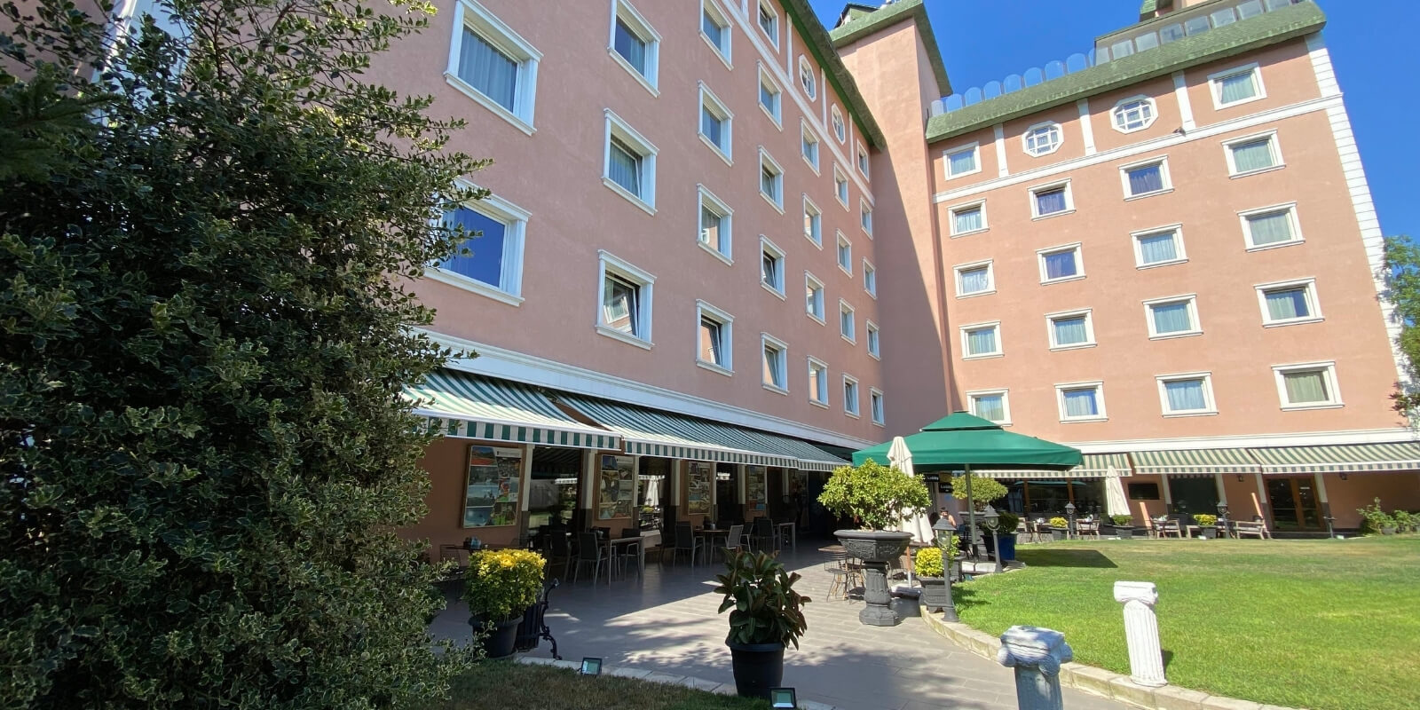 2555 - Merter - Otel - Teras - Toplanti Salonu