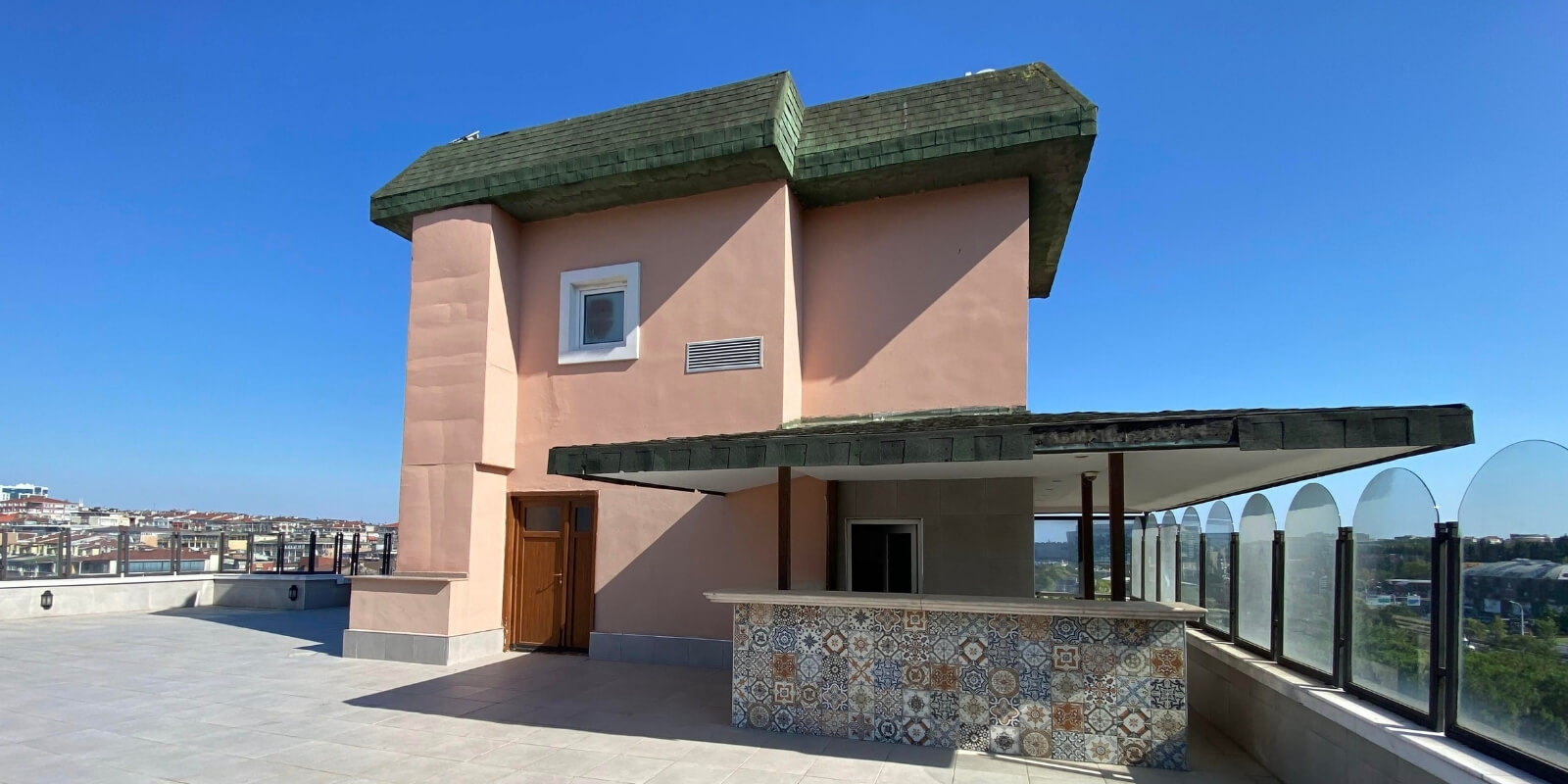 2555 - Merter - Otel - Teras - Toplanti Salonu