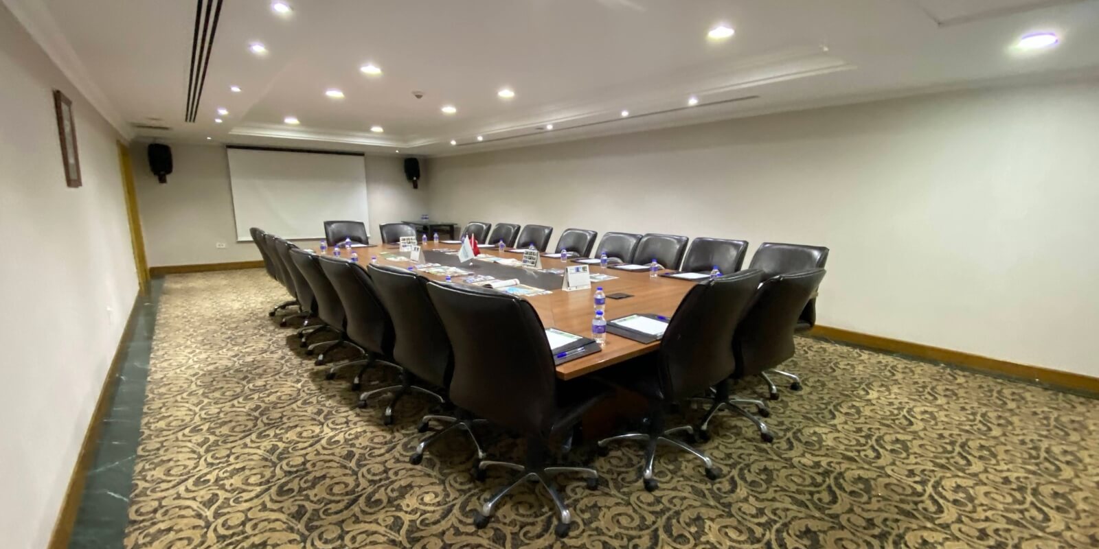 2555 - Merter - Otel - Teras - Toplanti Salonu