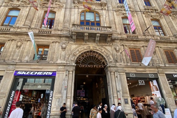 2568 - Taksim - Tarihi Apartman - Avm - Tiyatro Ve Han