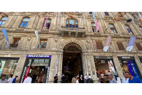 2568 - Taksim - Tarihi Apartman - Avm - Tiyatro Ve Han