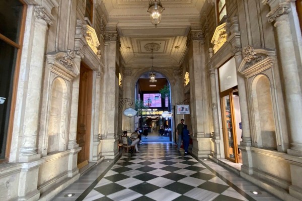 2568 - Taksim - Tarihi Apartman - Avm - Tiyatro Ve Han