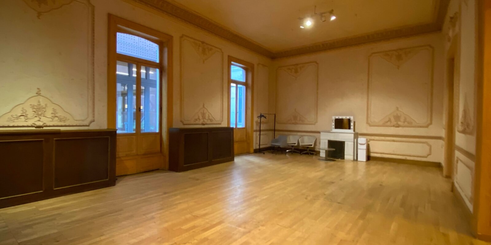 2568 - Taksim - Tarihi Apartman - Avm - Tiyatro Ve Han