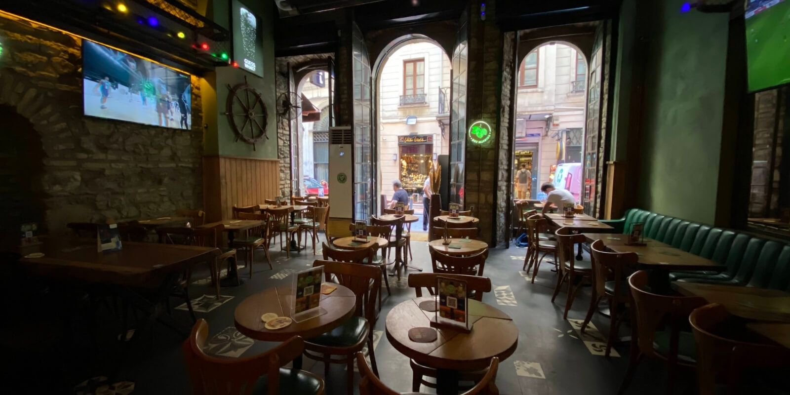 2572 - Taksim - Pub