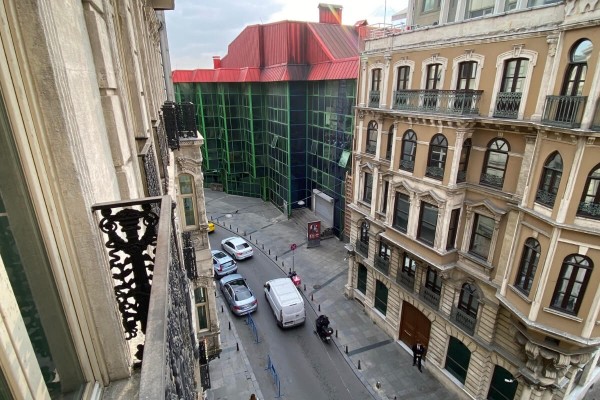 1008 - Beyoğlu - Sergi - Salonu