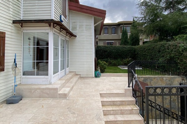 13 - Zekeriyaköy - Villa