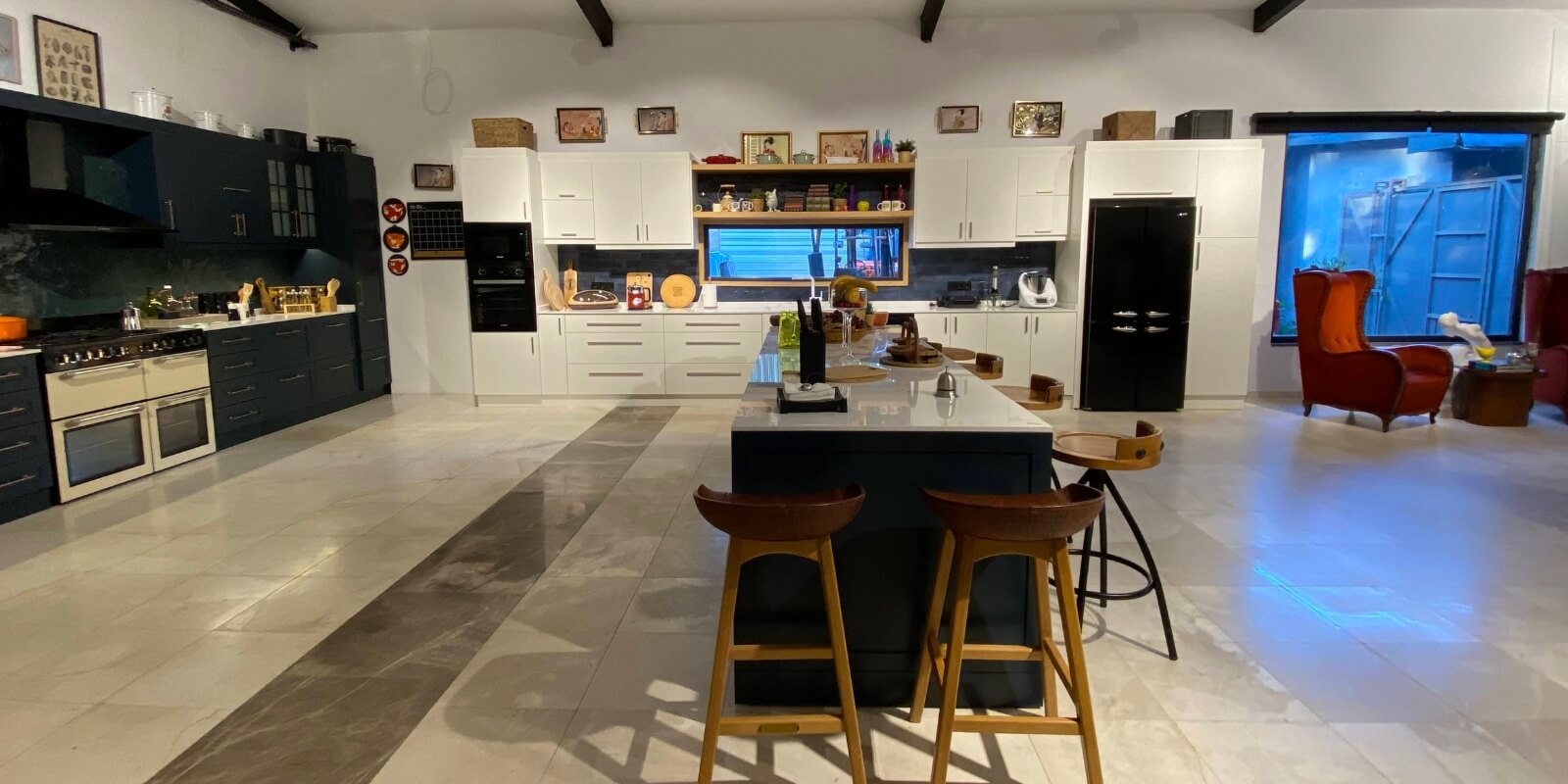 522 - Zekeriyaköy - Loft - Oto Galeri ve Nişantaşı Sokak Dekoru