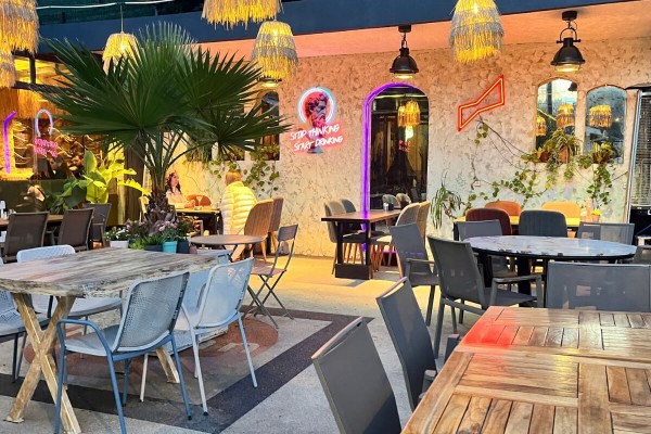 528 - Zekeriyakoy - Kafe - Restaurant