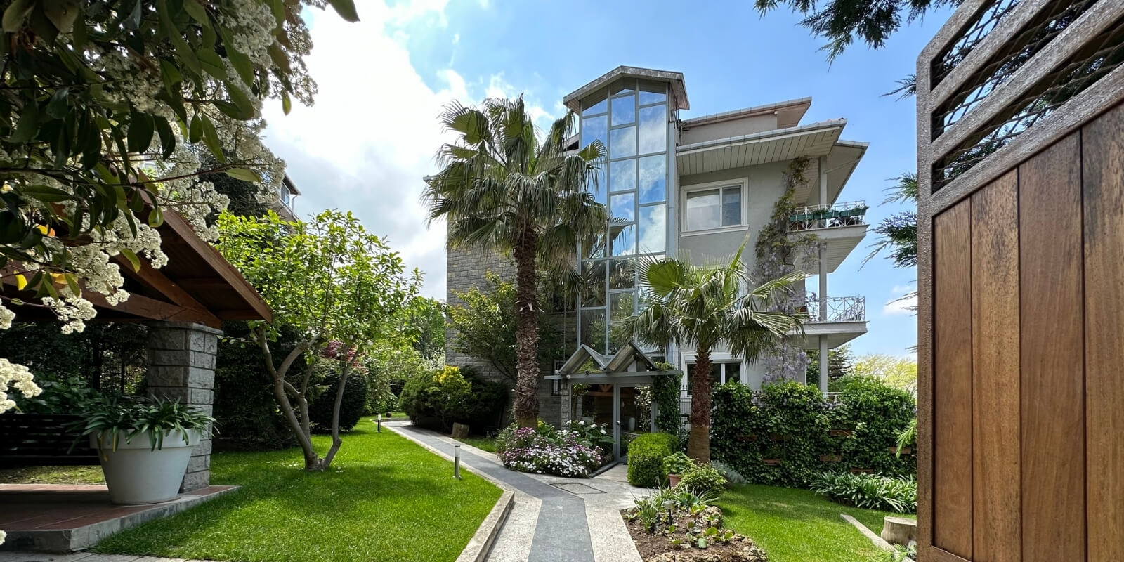 862 - Beylerbeyi - Mustakil bina 3 daire