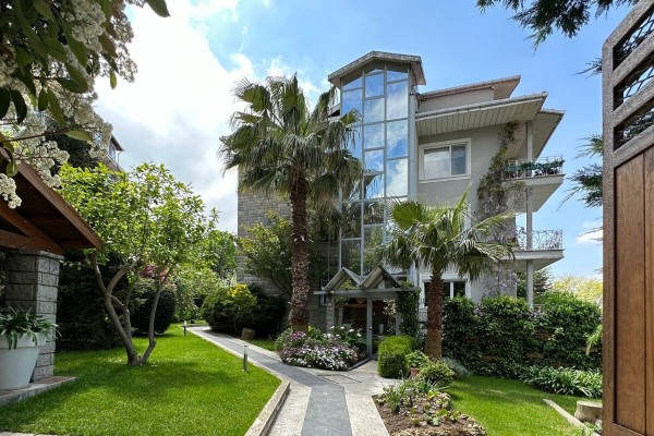 862 - Beylerbeyi - Mustakil bina 3 daire