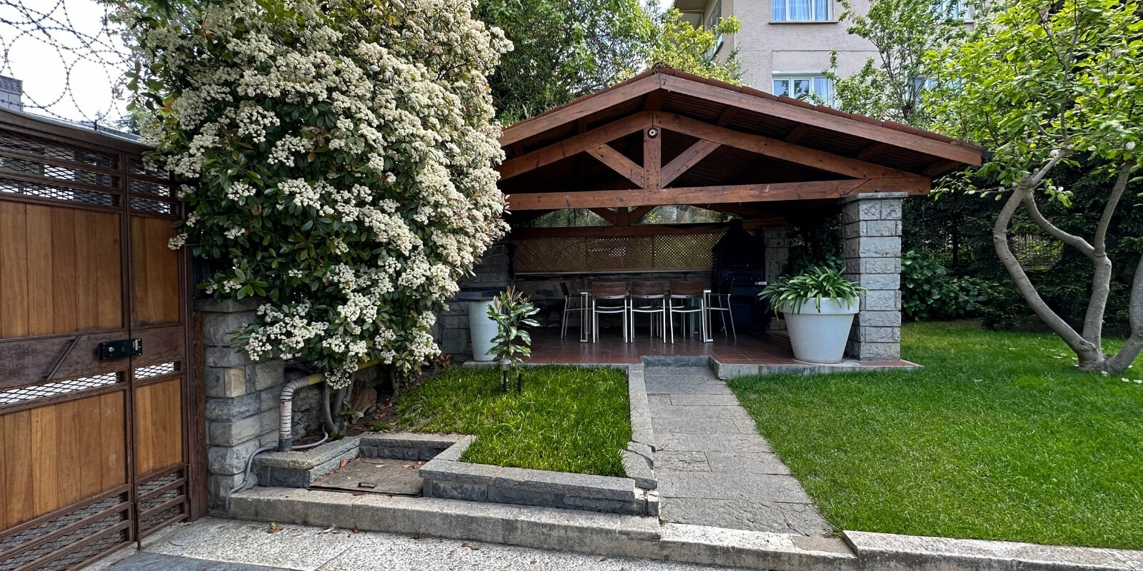 862 - Beylerbeyi - Mustakil bina 3 daire